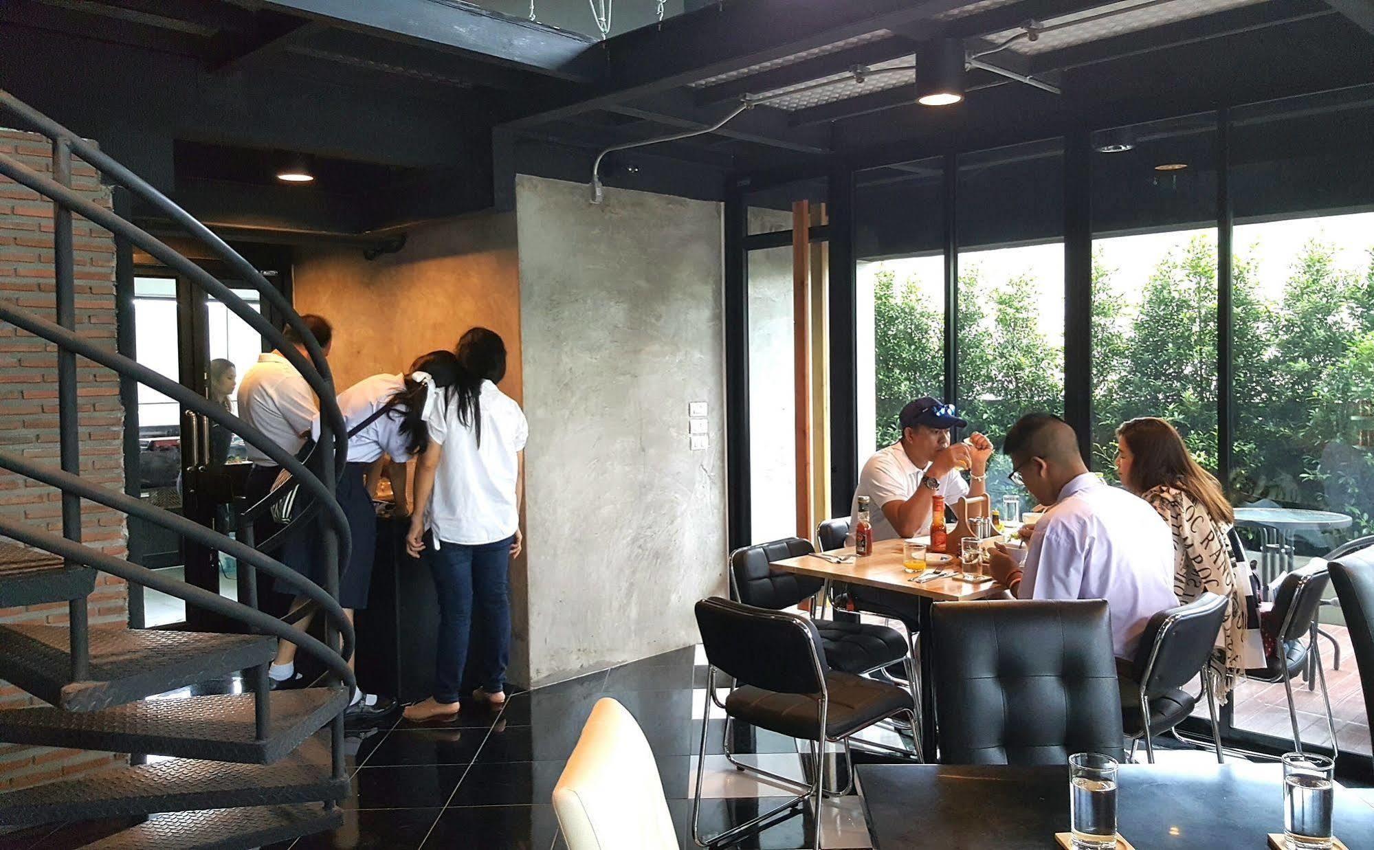 The Logbook Room And Cafe' Chonburi Eksteriør billede