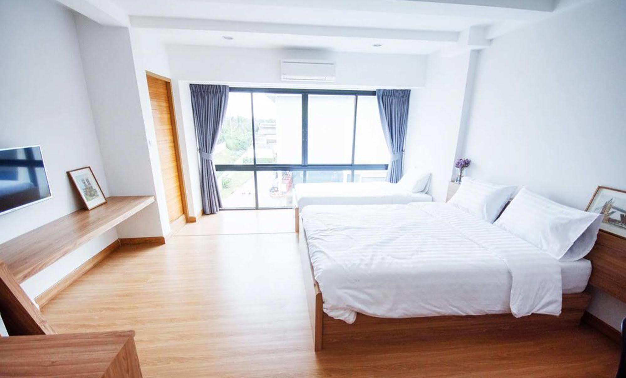 The Logbook Room And Cafe' Chonburi Eksteriør billede