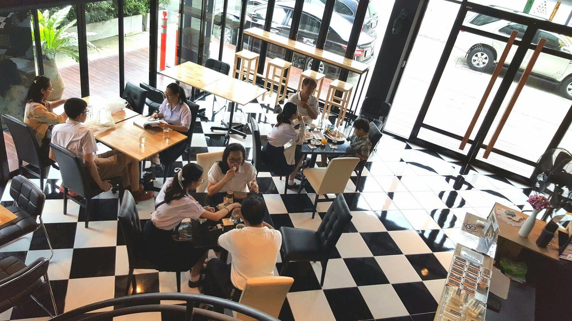 The Logbook Room And Cafe' Chonburi Eksteriør billede